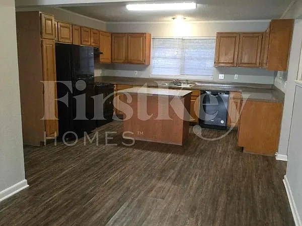 3 bed, 2.0 bath, 1638 sqft, $2,110 — Photo 3
