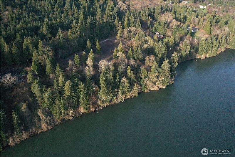 2nd image of 26 Edge Water Drive