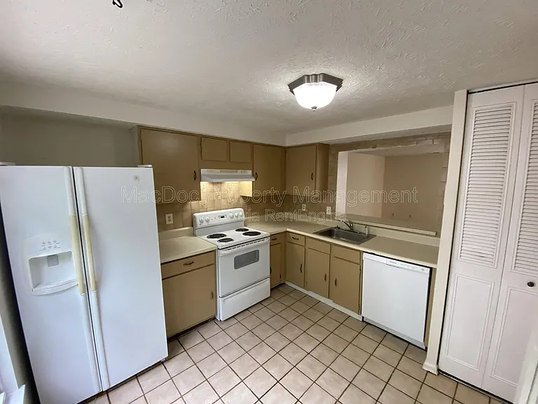 4749 Hedrick Ln — Photo 5