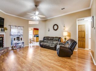 102 Saint James Ct, Rhome, TX 76078