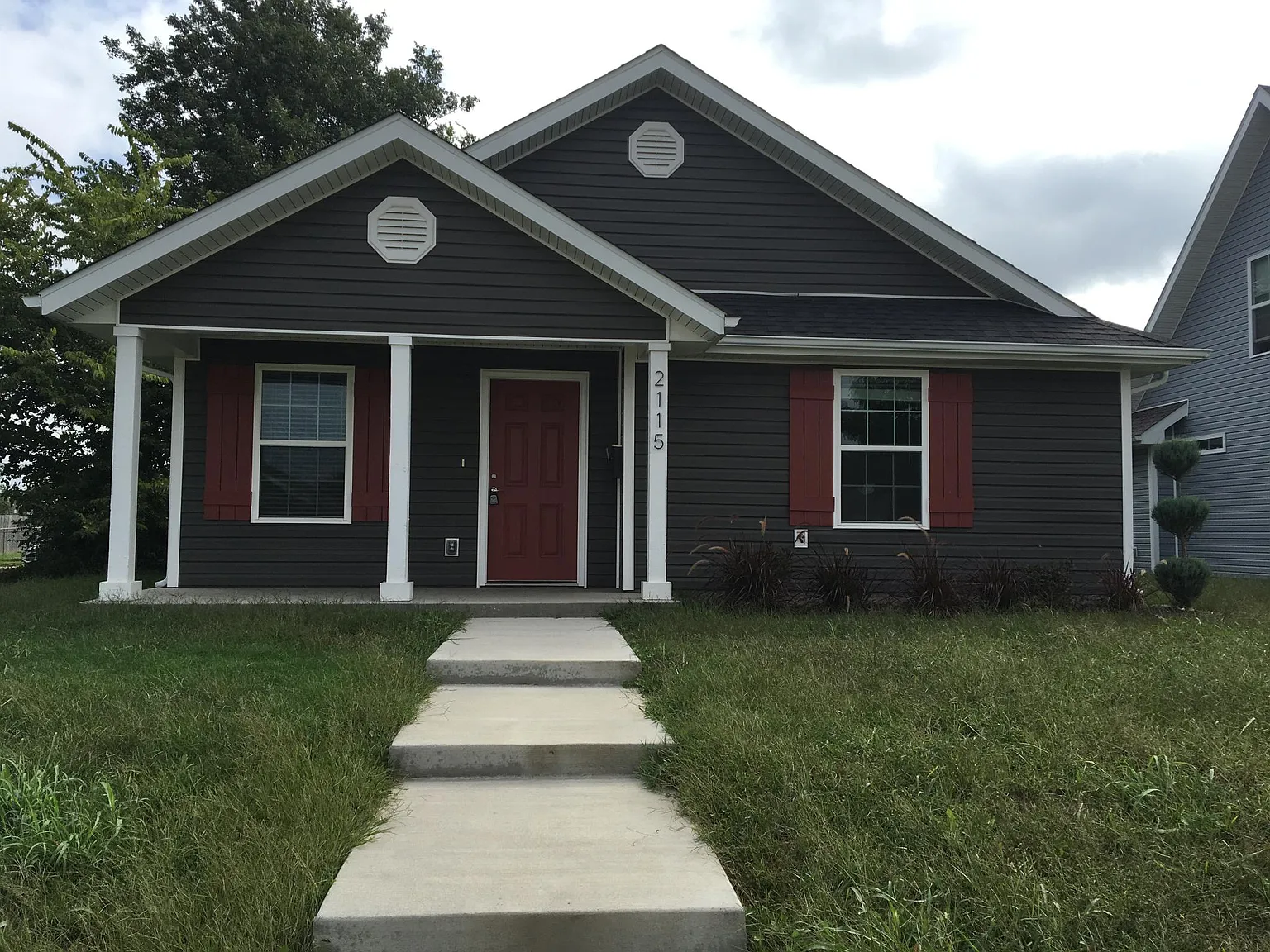 3 bed, 1128 sqft, $1,300 — Photo 1