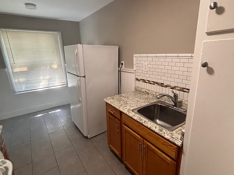 554 Linwood Ave #7 — Photo 2