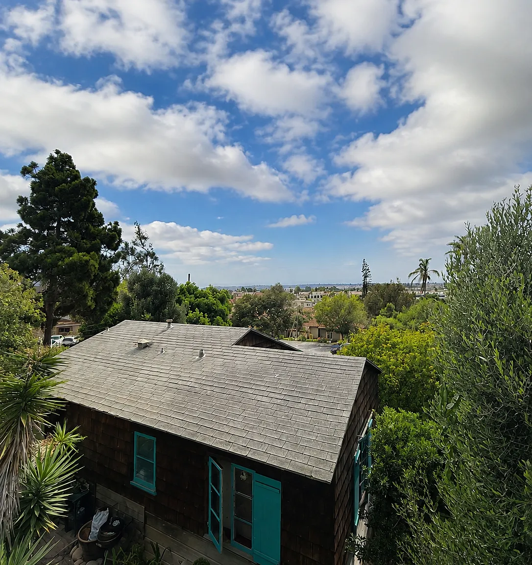 2374 Linwood St — Photo 2