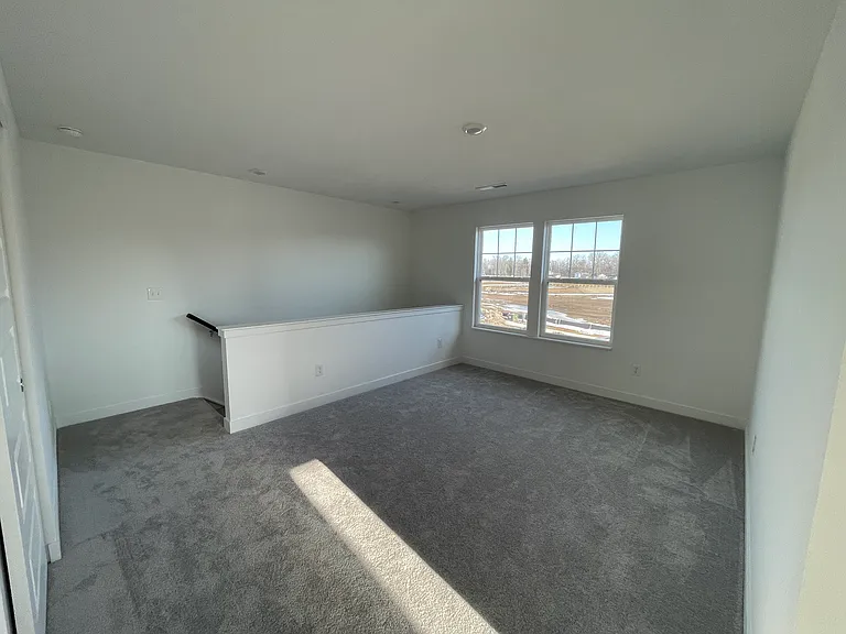 532 Lincoln Cir W — Photo 25