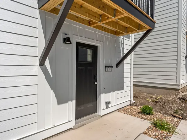 176 Canal Cottage Aly, Saint Charles, MO 63301