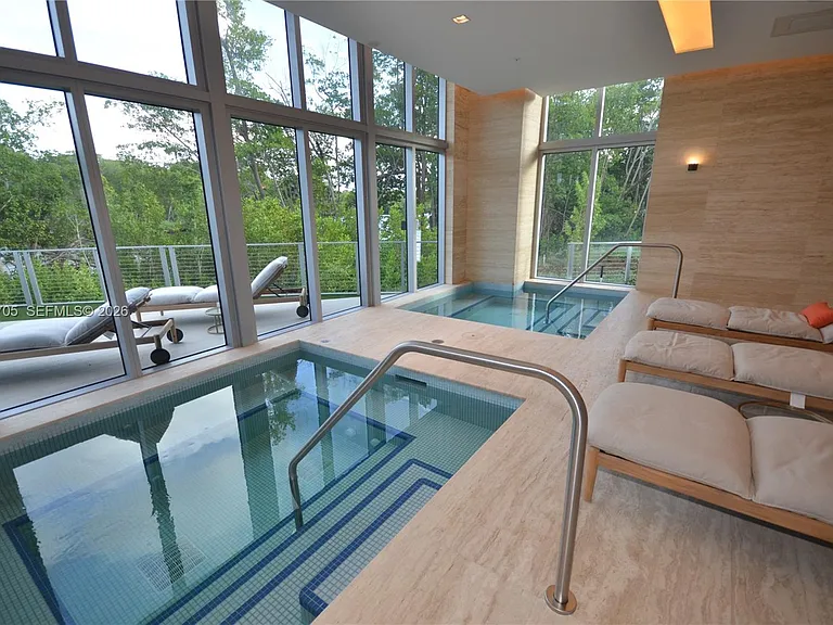 16385 Biscayne Blvd #518 — Photo 9