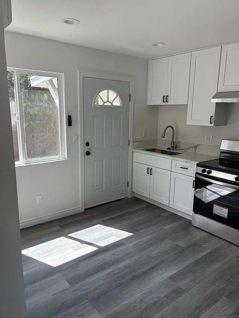 Cozy 2 Bedroom Back House — Photo 2
