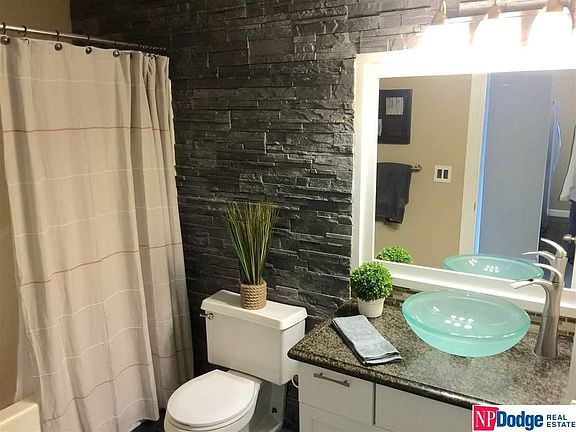 5th image of 300 S 16th St APT 607