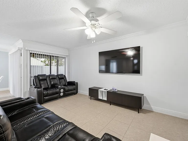 301 Lakewood Dr #8A — Photo 7