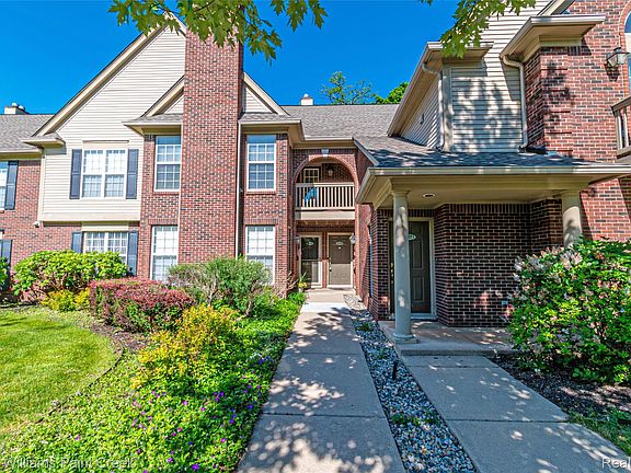 3rd image of 28569 Carlton Way Dr