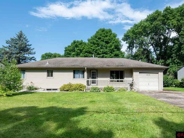 1210 Woodland Ave, Mankato, MN 56001