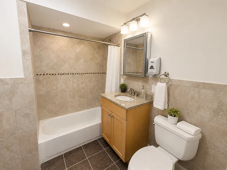 27 Queensberry St #4A — Photo 6