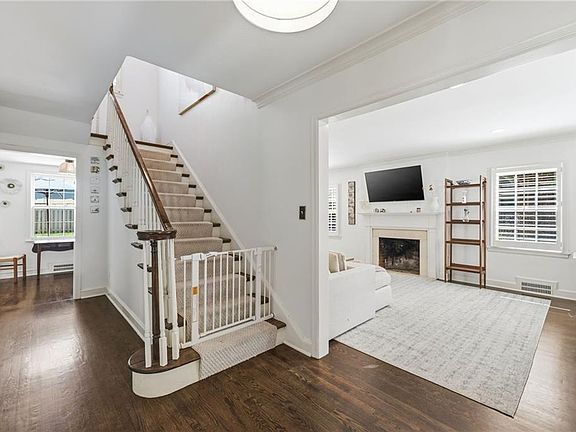 5th image of 619 W 69th Ter