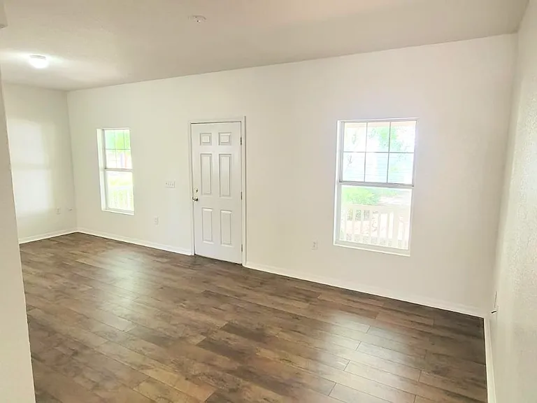 1004 Park Central Cir — Photo 6