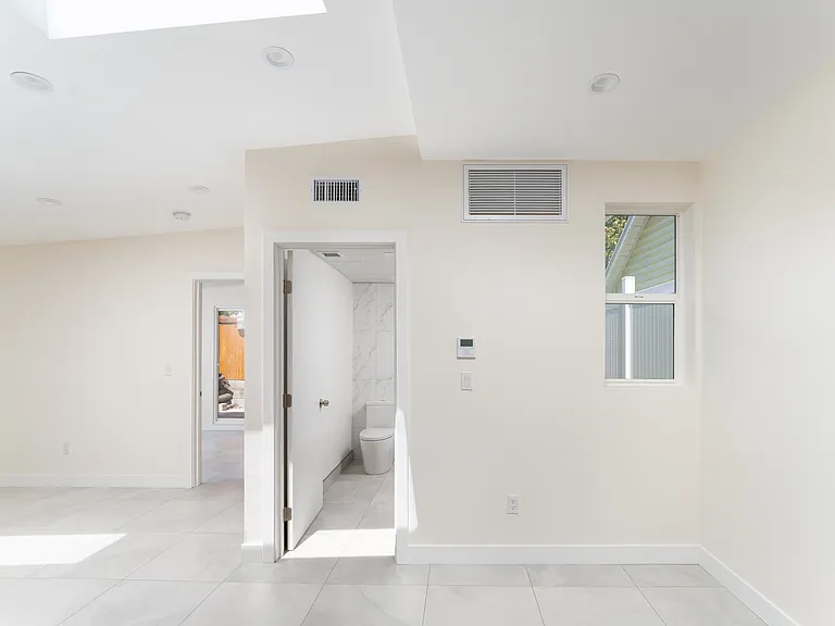 537 Spencer St #A — Photo 14