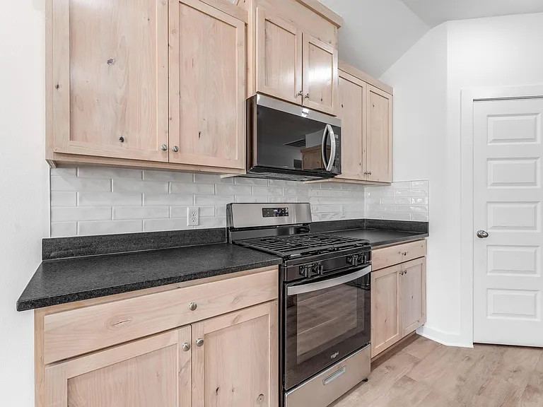 114 S Maroon Ave — Photo 10