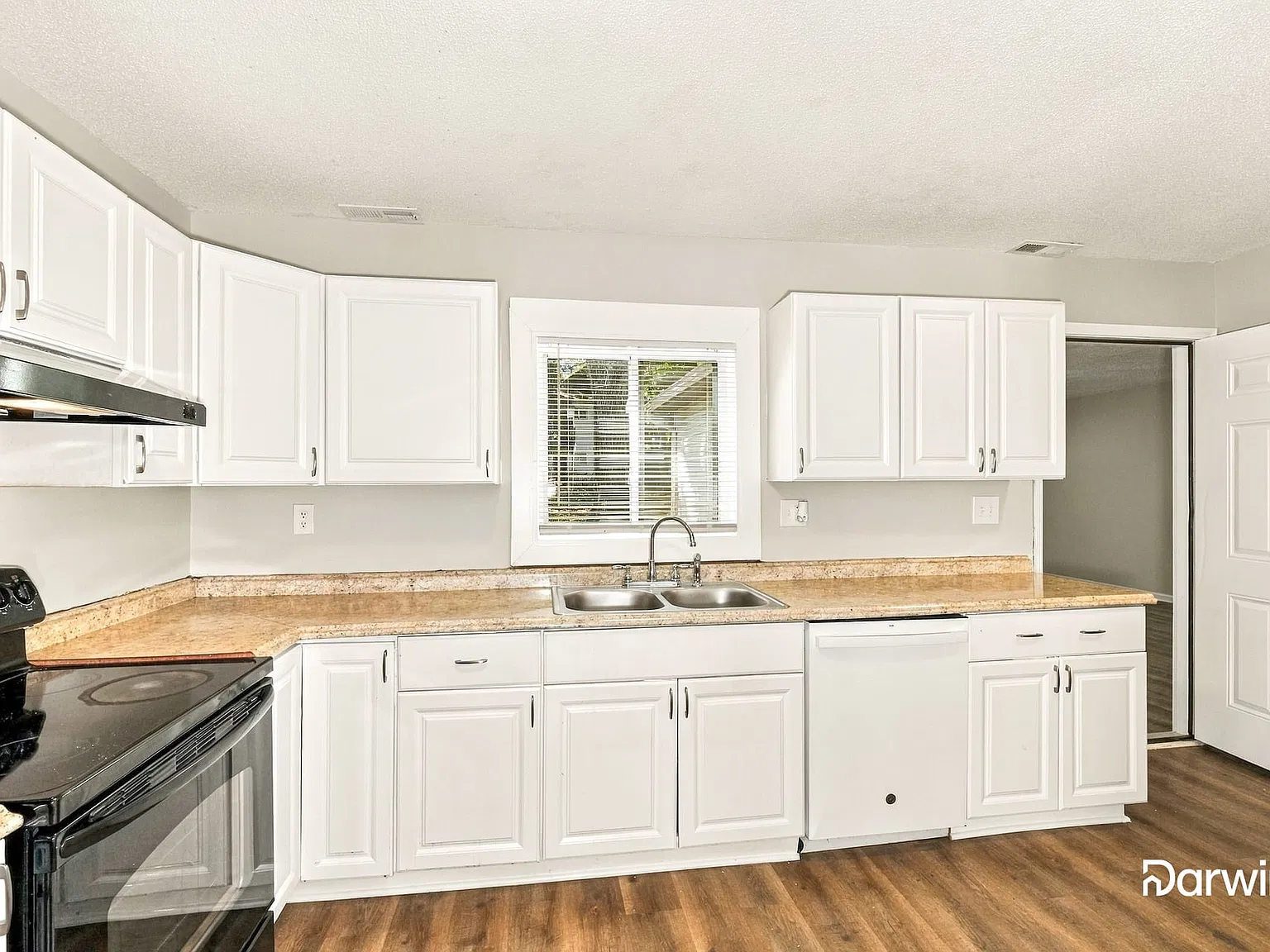 3 bed, 1.0 bath, 1442 sqft, $1,465 — Photo 3