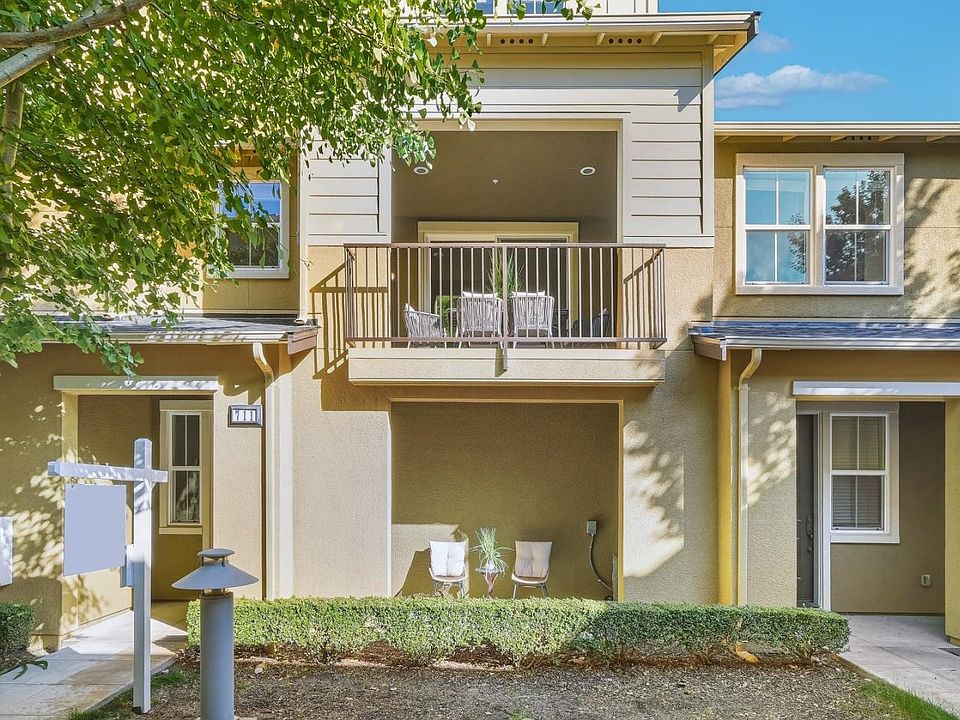 1st image of 711 Elderberry Dr