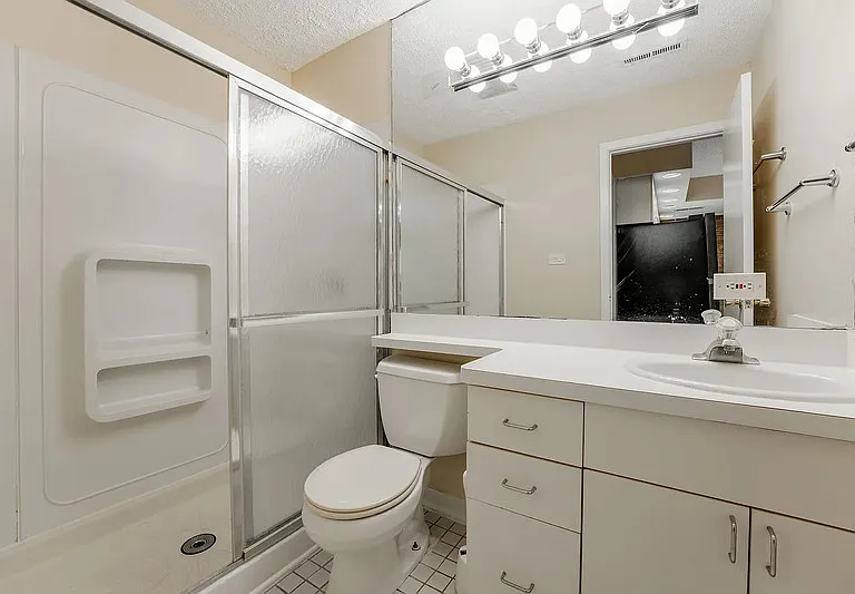 713 W Diversey Pkwy #7 — Photo 10