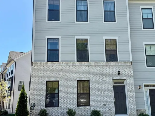128 Kinross Ln, Fredericksburg, VA 22401