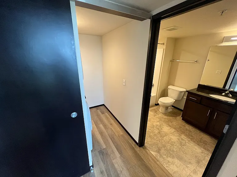Galaxie High Rise Apartments — Photo 38