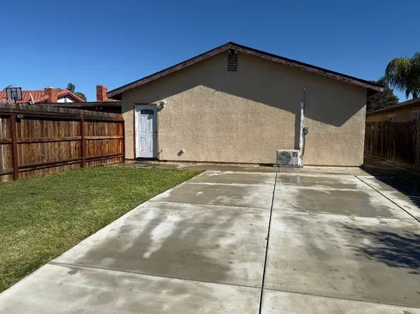 2155 Rounds St, Delano, CA 93215
