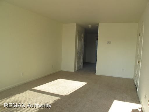 2nd image of 510 Sunny Ln