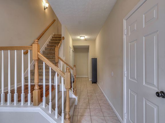 5th image of 545 Lantern Wood Dr