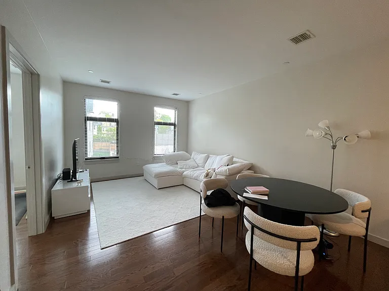 455 Harvard St #204 — Photo 4