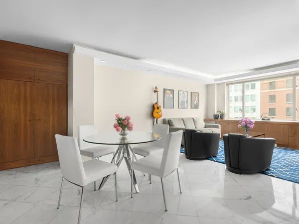 475 Park Avenue image 1 of 11