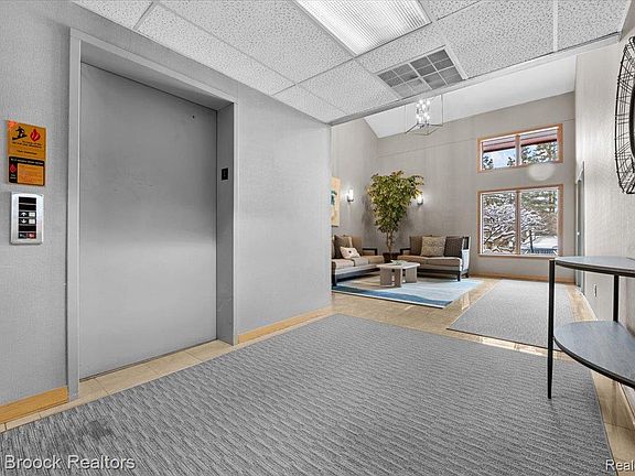 3rd image of 969 Greenview Ct APT 42