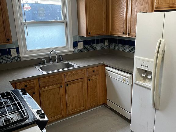 4th image of 20934 Hollywood St