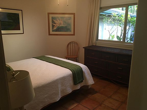 Bedroom with queen size bed