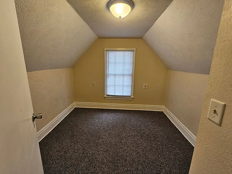 519 Howard St — Photo 17