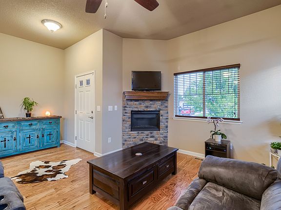 B2 - Living Room 2.jpg