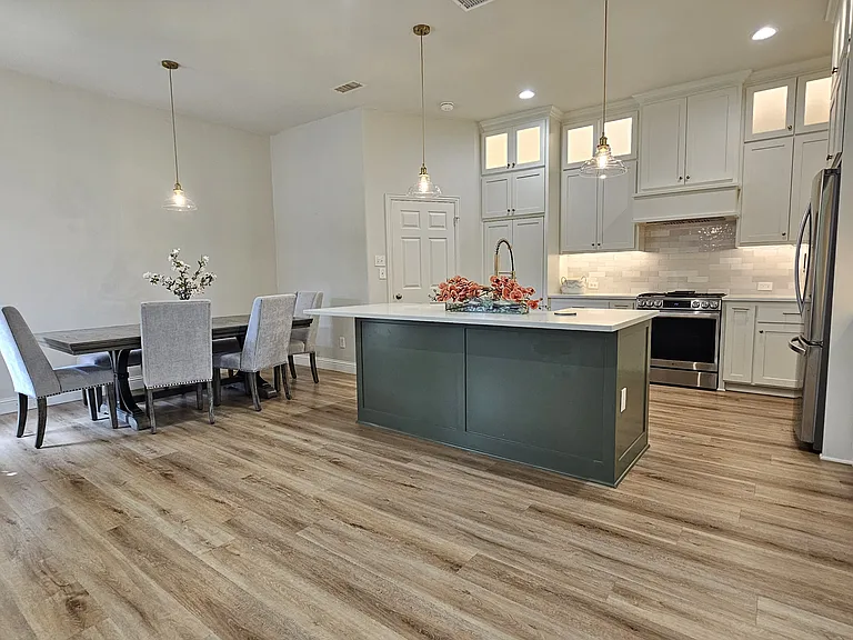 1201 Bradford Trace Dr — Photo 2