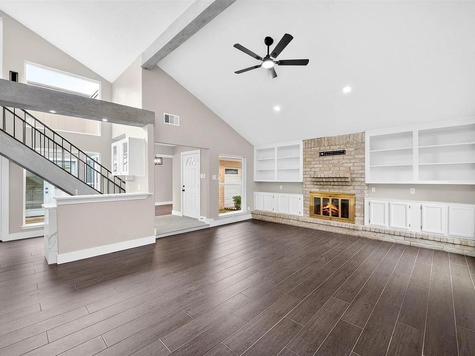 3 bed, 2.0 bath, 2153 sqft, $2,300 — Photo 2