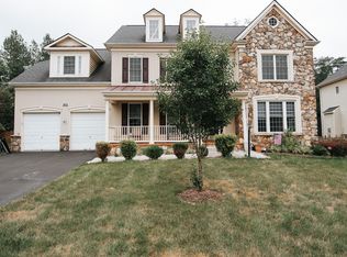 1832 Woods Edge Dr NE, Leesburg, VA 20176