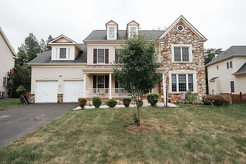 1832 Woods Edge Dr NE Photo 1
