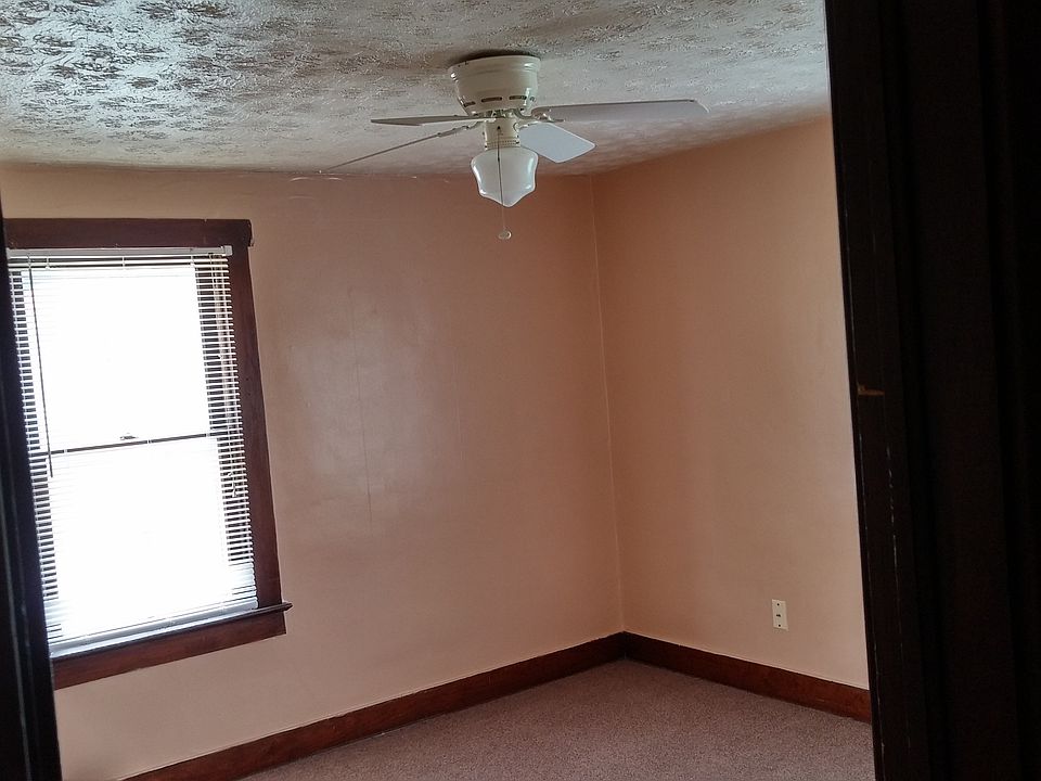Another bedroom...now has hard wood floors.