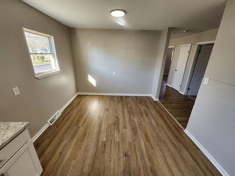 2854 W Walnut St — Photo 21