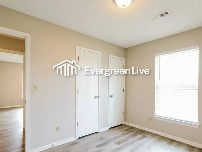 902 Johnson Cir — Photo 12