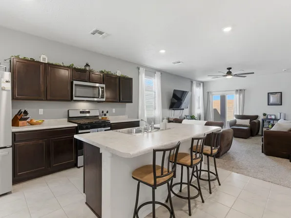 53 Tome Vista Dr, Los Lunas, NM 87031