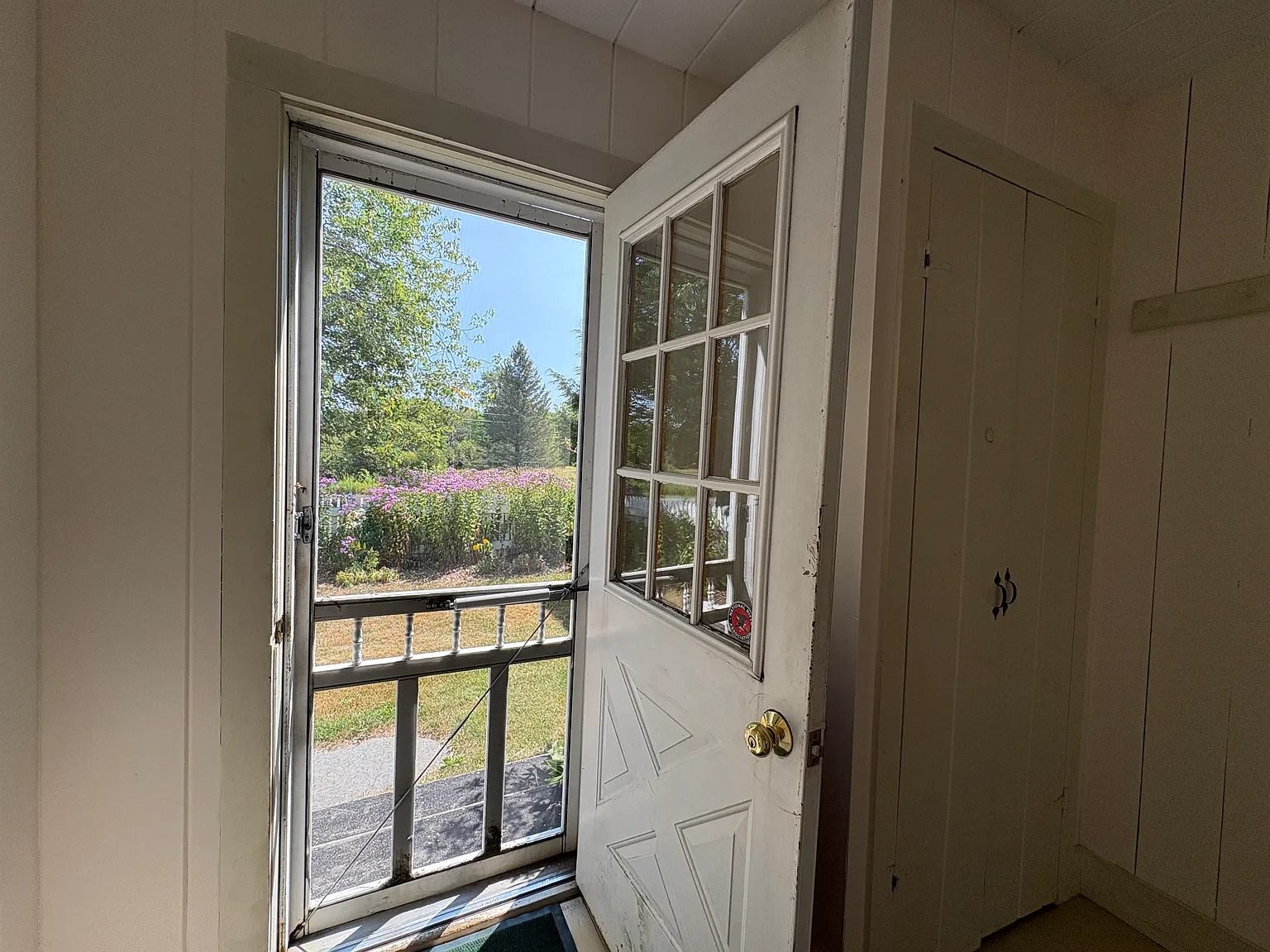 3 bed, 2.5 bath, 2730 sqft, $2,750 — Photo 3