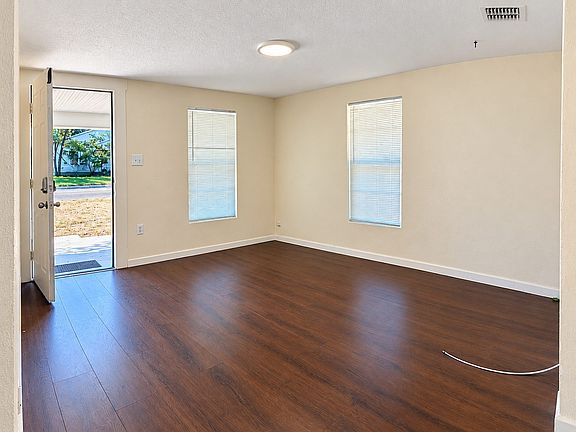 5th image of 501 Eureka St