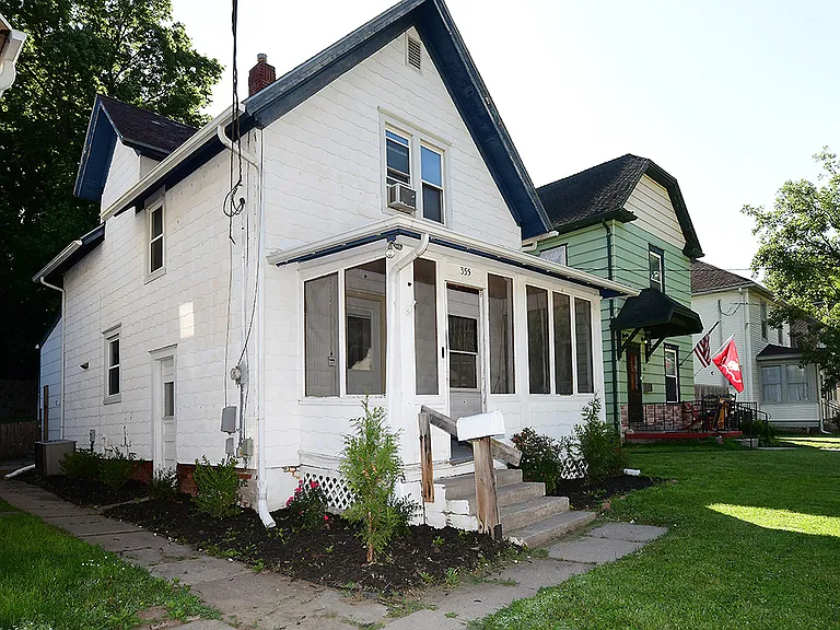 355 Lincoln Ave — Photo 3