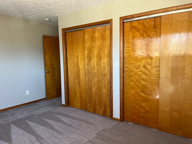 Bedroom with 2 spacious closets
