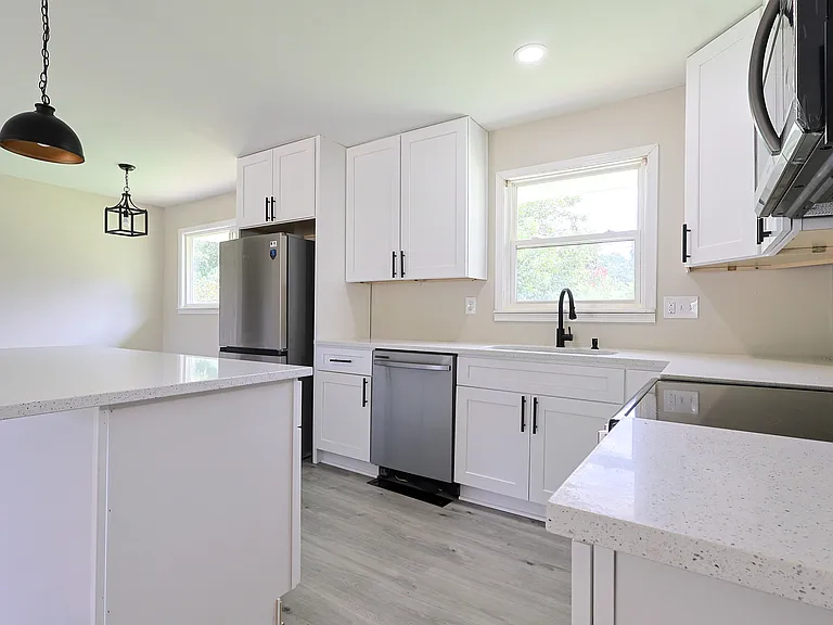 1295 Morrow Rd — Photo 4