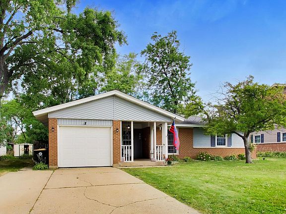 2nd image of 502 Shadywood Ln