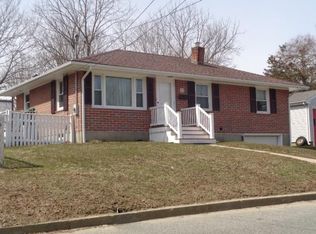 11 Herzig St, Bristol, RI 02809